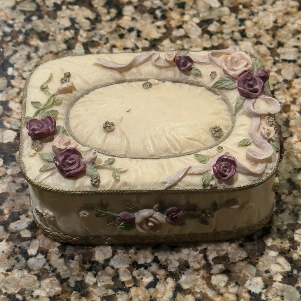 Vintage Dezine 3D Hand Painted Resin Floral Lid Trinket Box L 3.4” x 2.5"